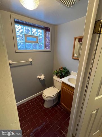 933 CIRCLE DR, Halethorpe, MD 21227