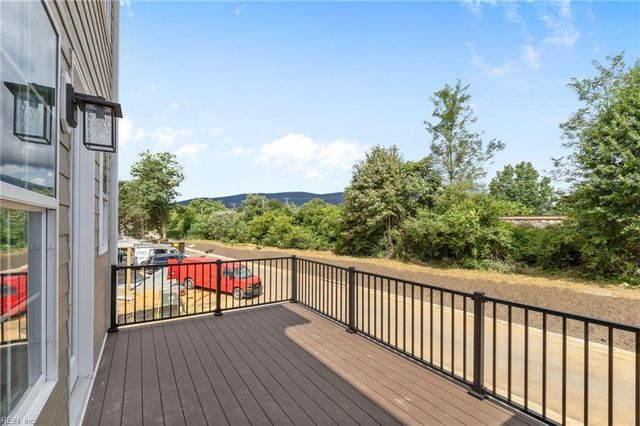 1 Bracewell LN, Yorktown, VA 23692