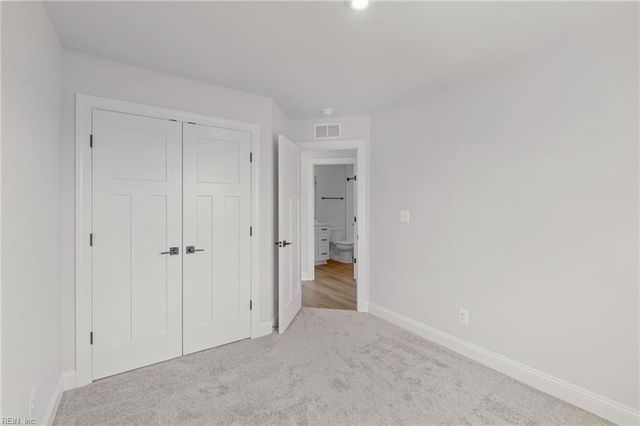 1 Bracewell LN, Yorktown, VA 23692