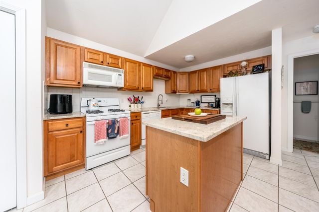 32 Red Cedar Road UNIT 32, Mashpee, MA 02649