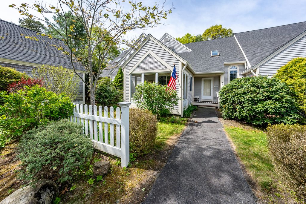 32 Red Cedar Road UNIT 32, Mashpee, MA 02649