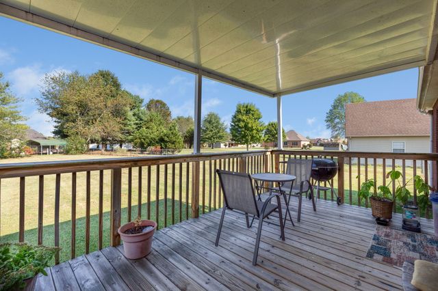 493 Maple Springs Rd, Manchester, TN 37355