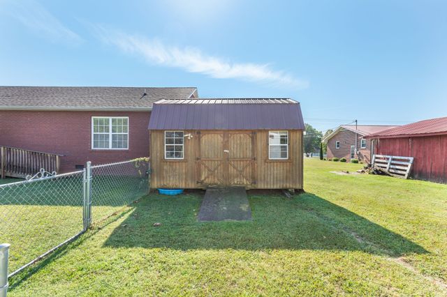 493 Maple Springs Rd, Manchester, TN 37355