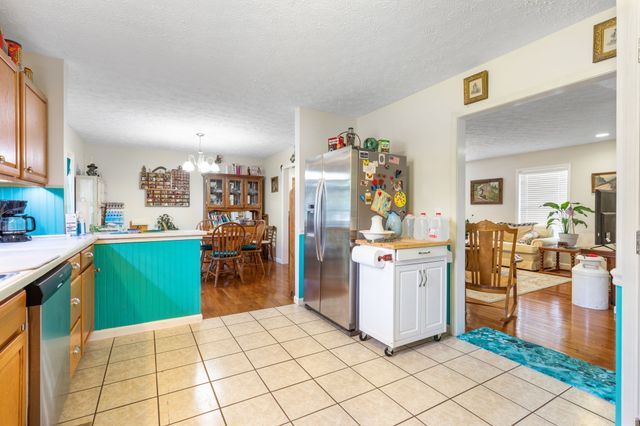 493 Maple Springs Rd, Manchester, TN 37355