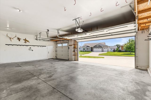 1020 Cardinal Drive, Polk City, IA 50226