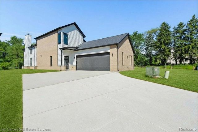 257 Keelson Drive, Detroit, MI 48215