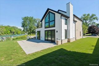 257 Keelson Drive, Detroit, MI 48215