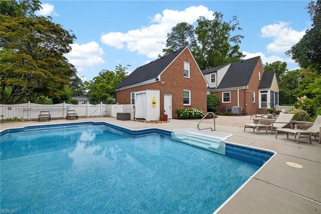 500 W Riverview DR, Suffolk, VA 23434