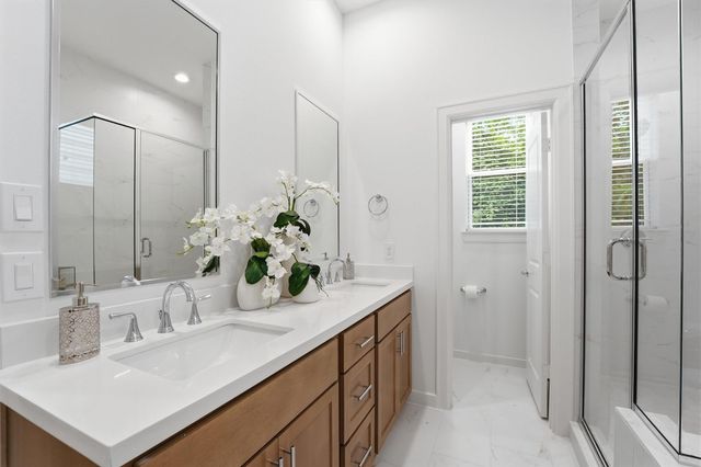 817 Thornton Road F, Houston, TX 77018