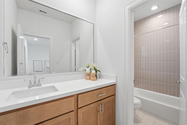 817 Thornton Road F, Houston, TX 77018