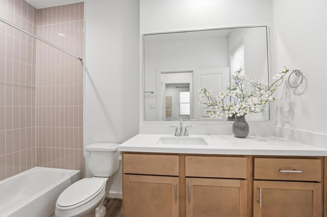 817 Thornton Road F, Houston, TX 77018