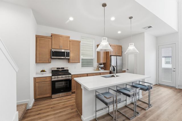 817 Thornton Road F, Houston, TX 77018