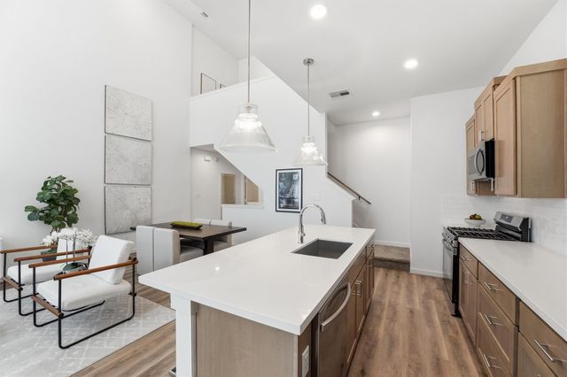 817 Thornton Road F, Houston, TX 77018