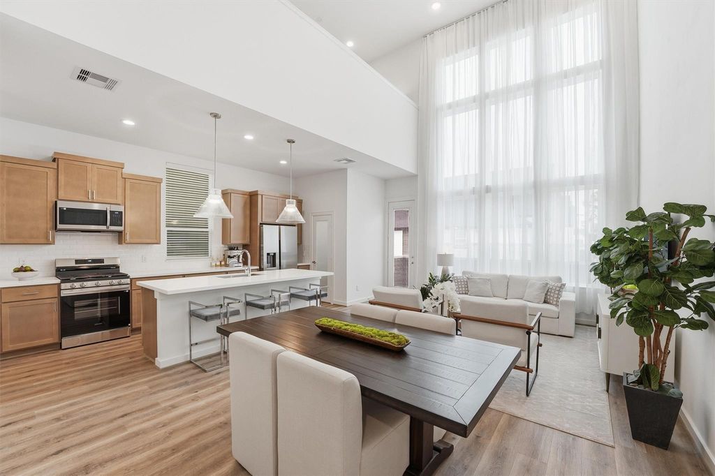 817 Thornton Road F, Houston, TX 77018