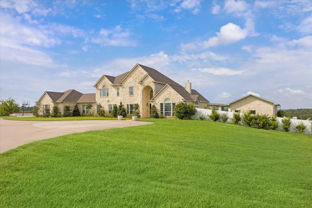4008 Fm 979, Millheim, TX 77474