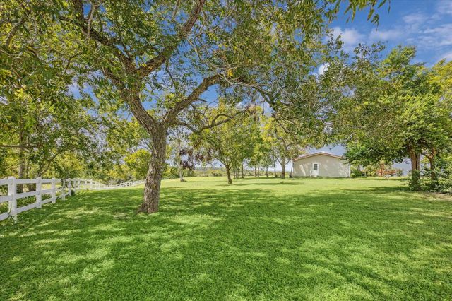 4008 Fm 979, Millheim, TX 77474
