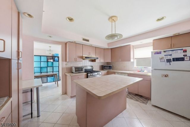 106 Summit Avenue, Bloomfield Twp., NJ 07003