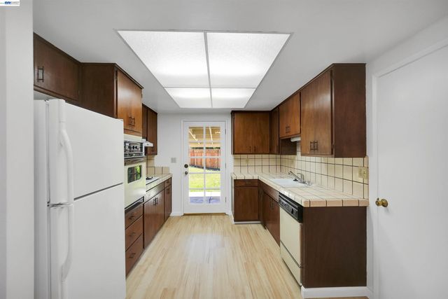 5246 Abbey Ct, Newark, CA 94560
