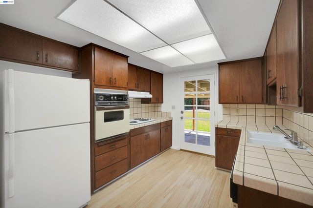 5246 Abbey Ct, Newark, CA 94560
