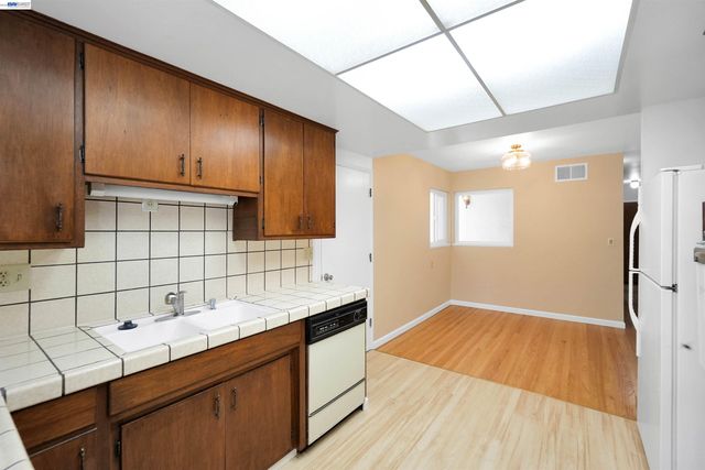 5246 Abbey Ct, Newark, CA 94560