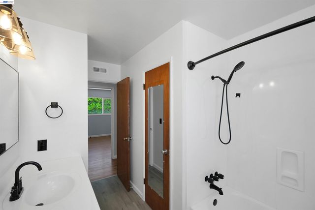 5246 Abbey Ct, Newark, CA 94560