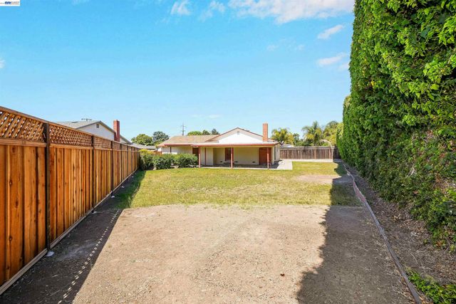 5246 Abbey Ct, Newark, CA 94560