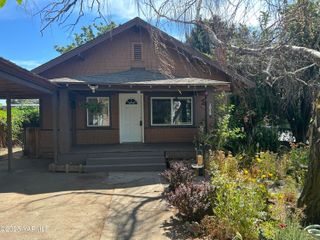 S 1019 21st Ave, Yakima, WA 98902