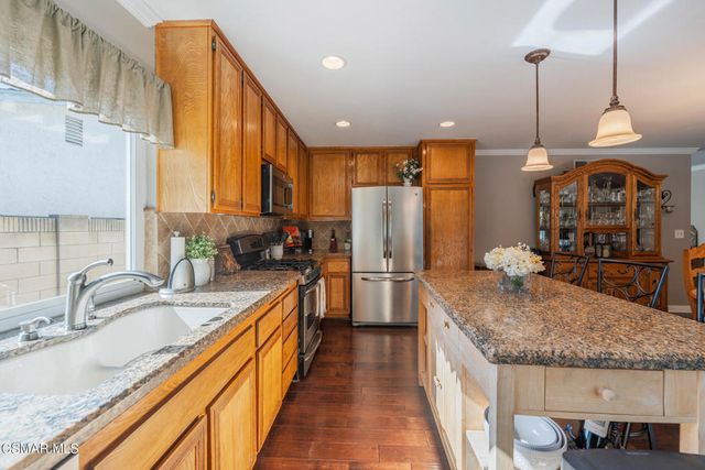 2756 N Dalenhurst Place, Simi Valley, CA 93065