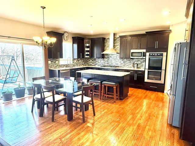 705 Blue Ridge Drive, Streamwood, IL 60107