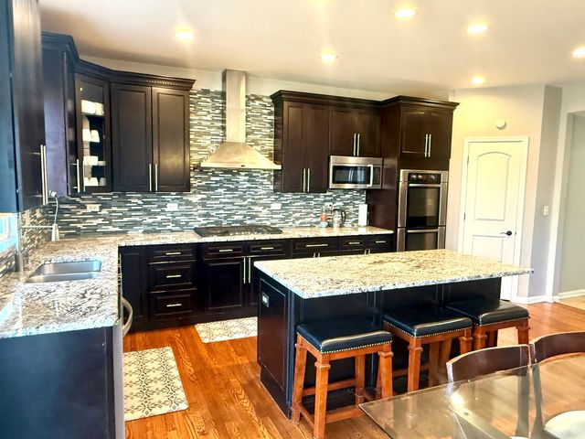 705 Blue Ridge Drive, Streamwood, IL 60107