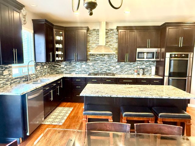 705 Blue Ridge Drive, Streamwood, IL 60107