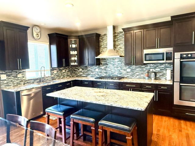 705 Blue Ridge Drive, Streamwood, IL 60107