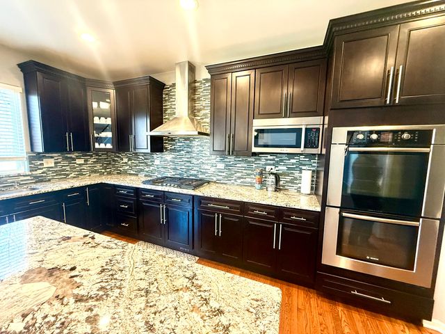 705 Blue Ridge Drive, Streamwood, IL 60107