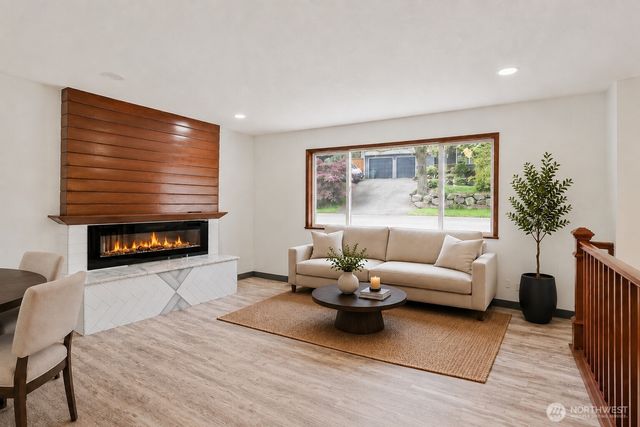 6420 NE 198th Street, Kenmore, WA 98028