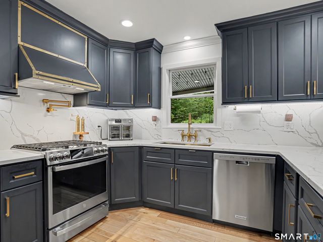 9 Fox Hollow Lane, Newtown, CT 06482