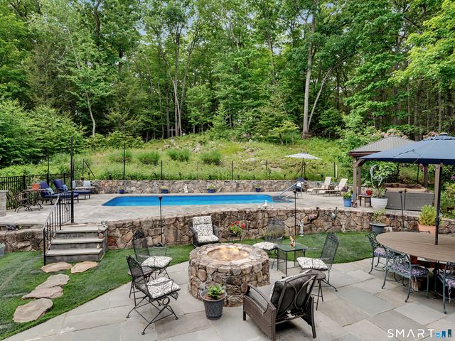 9 Fox Hollow Lane, Newtown, CT 06482