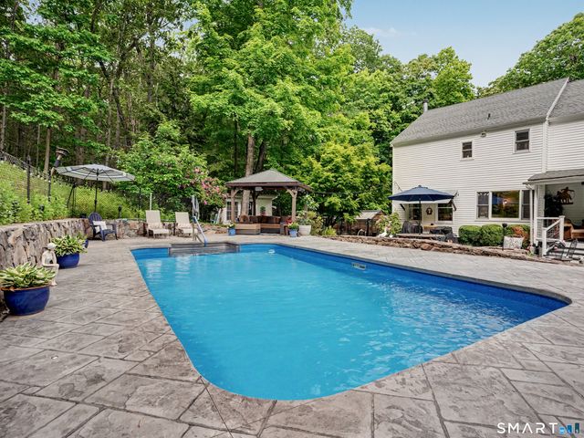 9 Fox Hollow Lane, Newtown, CT 06482