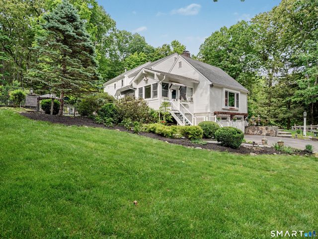 9 Fox Hollow Lane, Newtown, CT 06482