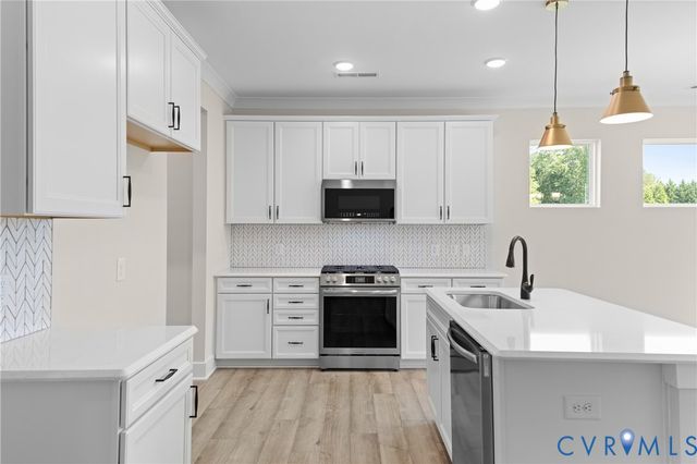 10263 Szalay Ln, Ashland, VA 23005