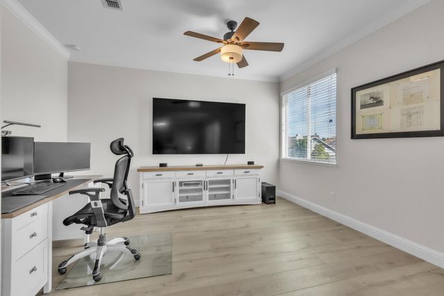 125 Flint Rock Ct, Roseville, CA 95747