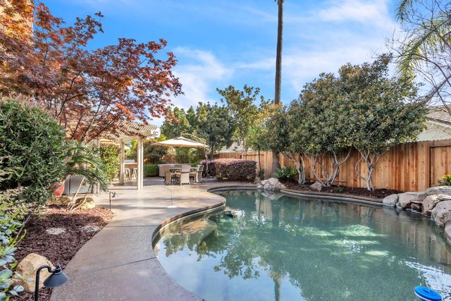 125 Flint Rock Ct, Roseville, CA 95747