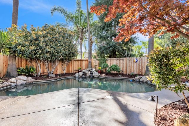 125 Flint Rock Ct, Roseville, CA 95747