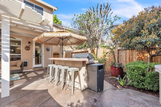 125 Flint Rock Ct, Roseville, CA 95747