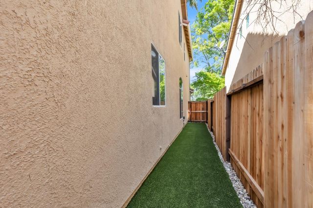 125 Flint Rock Ct, Roseville, CA 95747