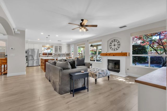 125 Flint Rock Ct, Roseville, CA 95747