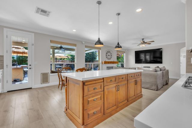 125 Flint Rock Ct, Roseville, CA 95747