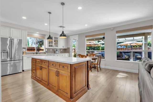 125 Flint Rock Ct, Roseville, CA 95747