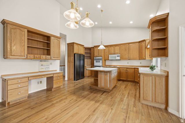 8506 S WILLOW CREEK DR, Sandy, UT 84093