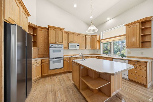 8506 S WILLOW CREEK DR, Sandy, UT 84093