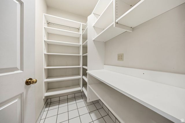 8506 S WILLOW CREEK DR, Sandy, UT 84093